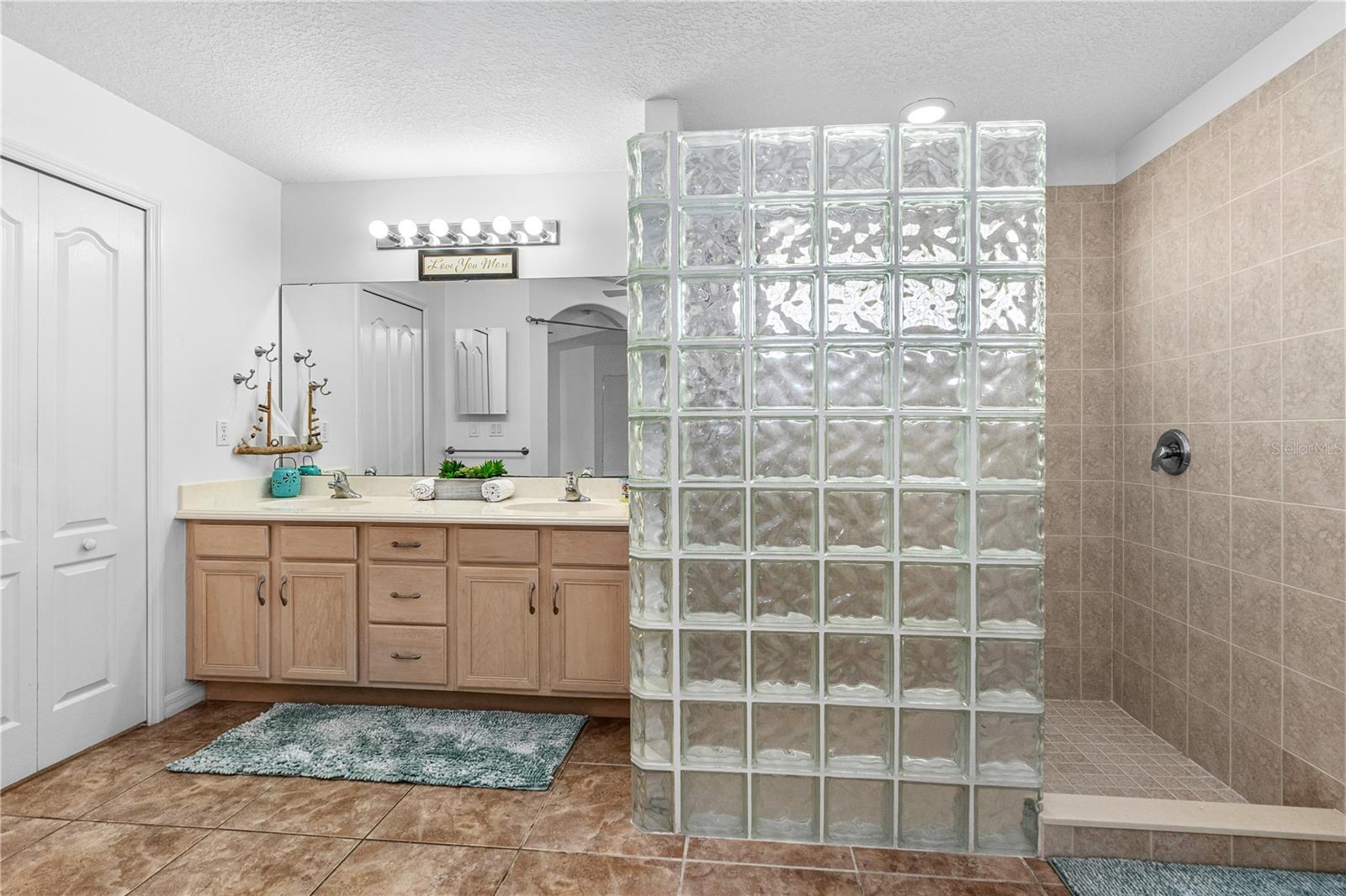 Image 26 of 45 For 16 Manderley Lane