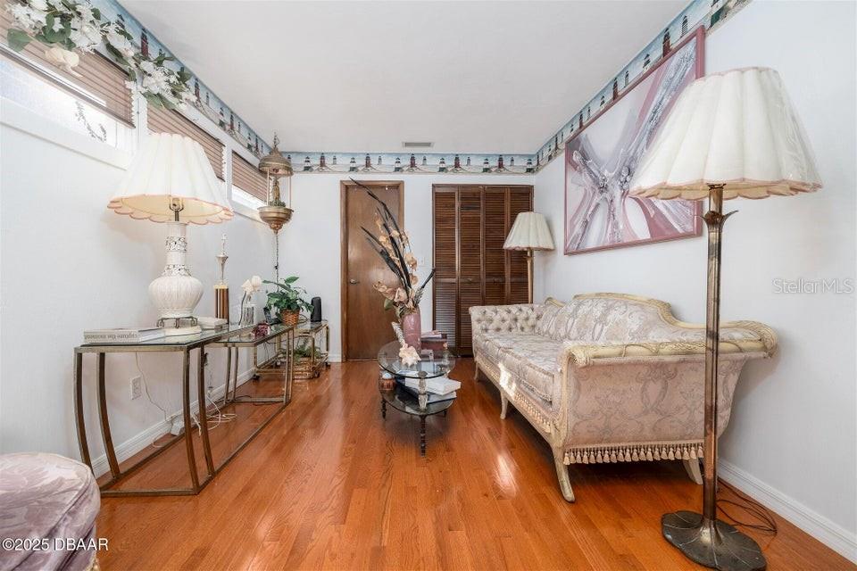 Image 21 of 30 For 252 Gull Drive S