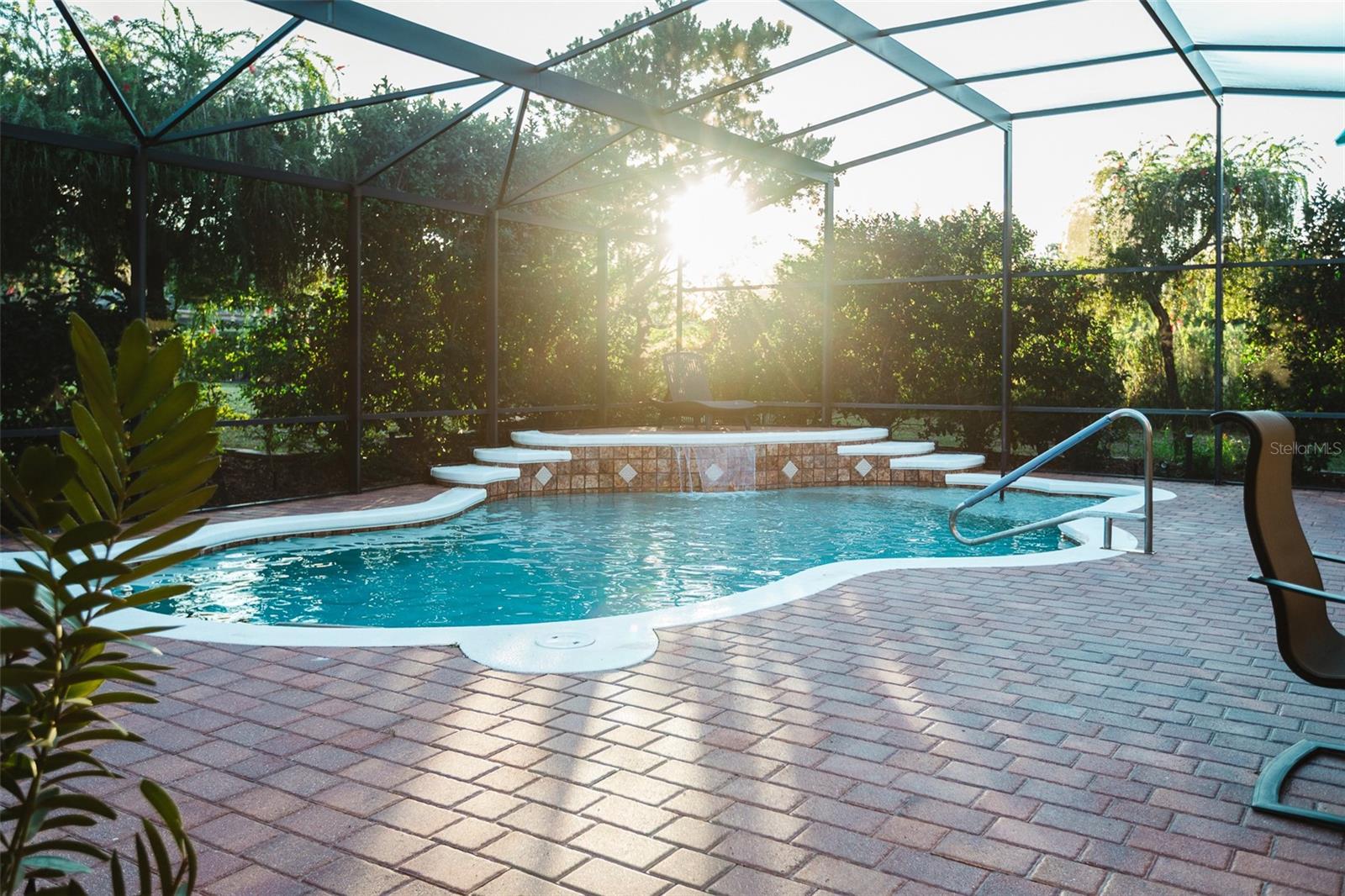 Image 4 of 43 For 313 Crestrun Loop