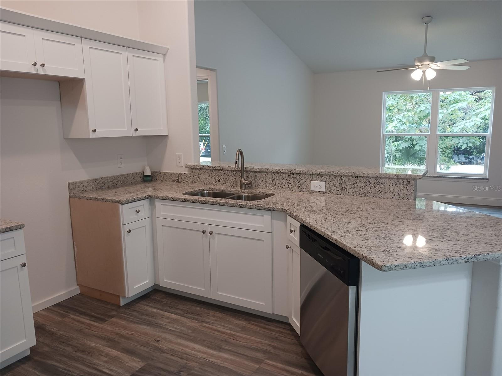 Image 7 of 16 For 5373 Park Avenue