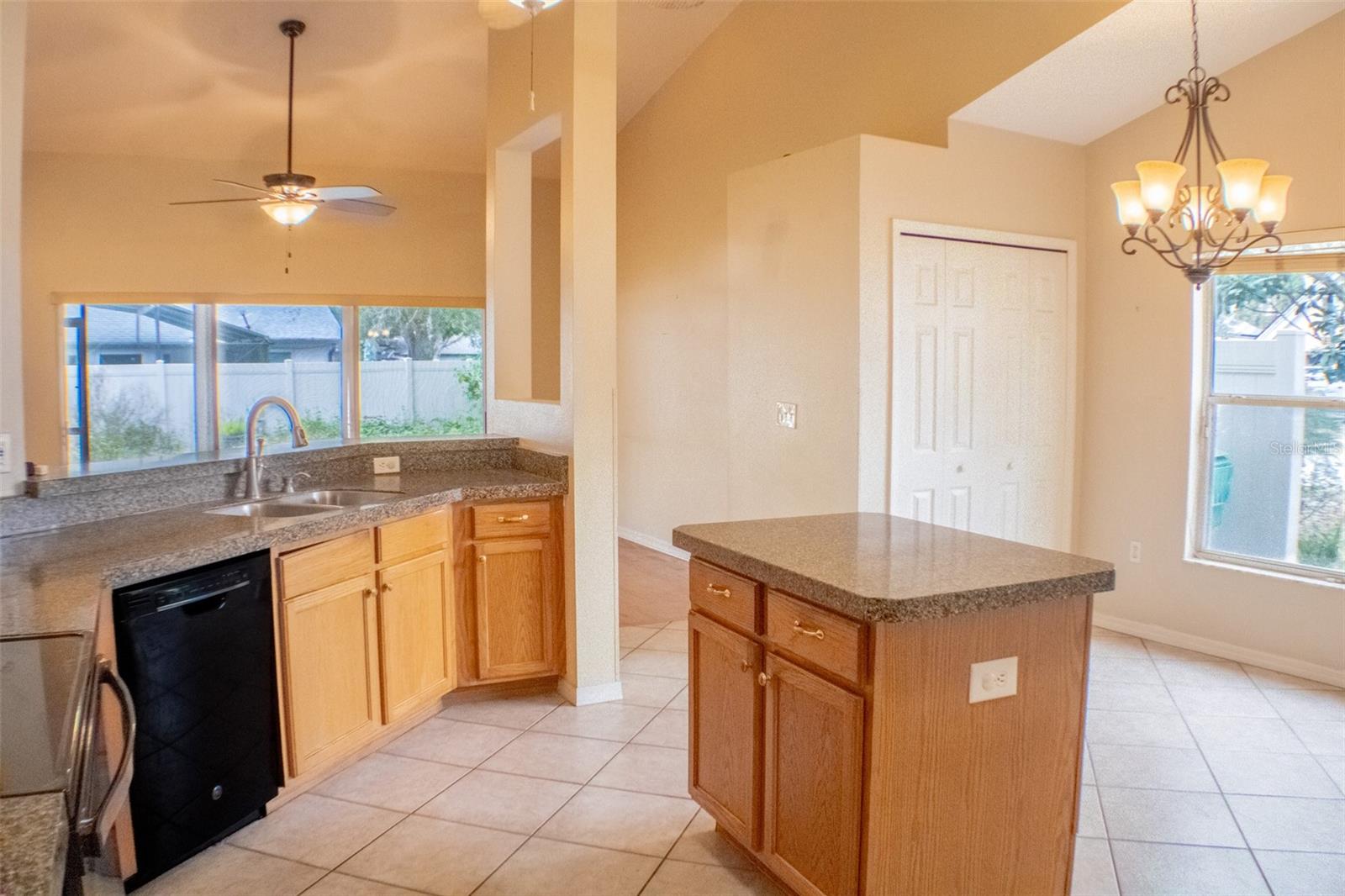 Image 16 of 33 For 601 Shady Point Way