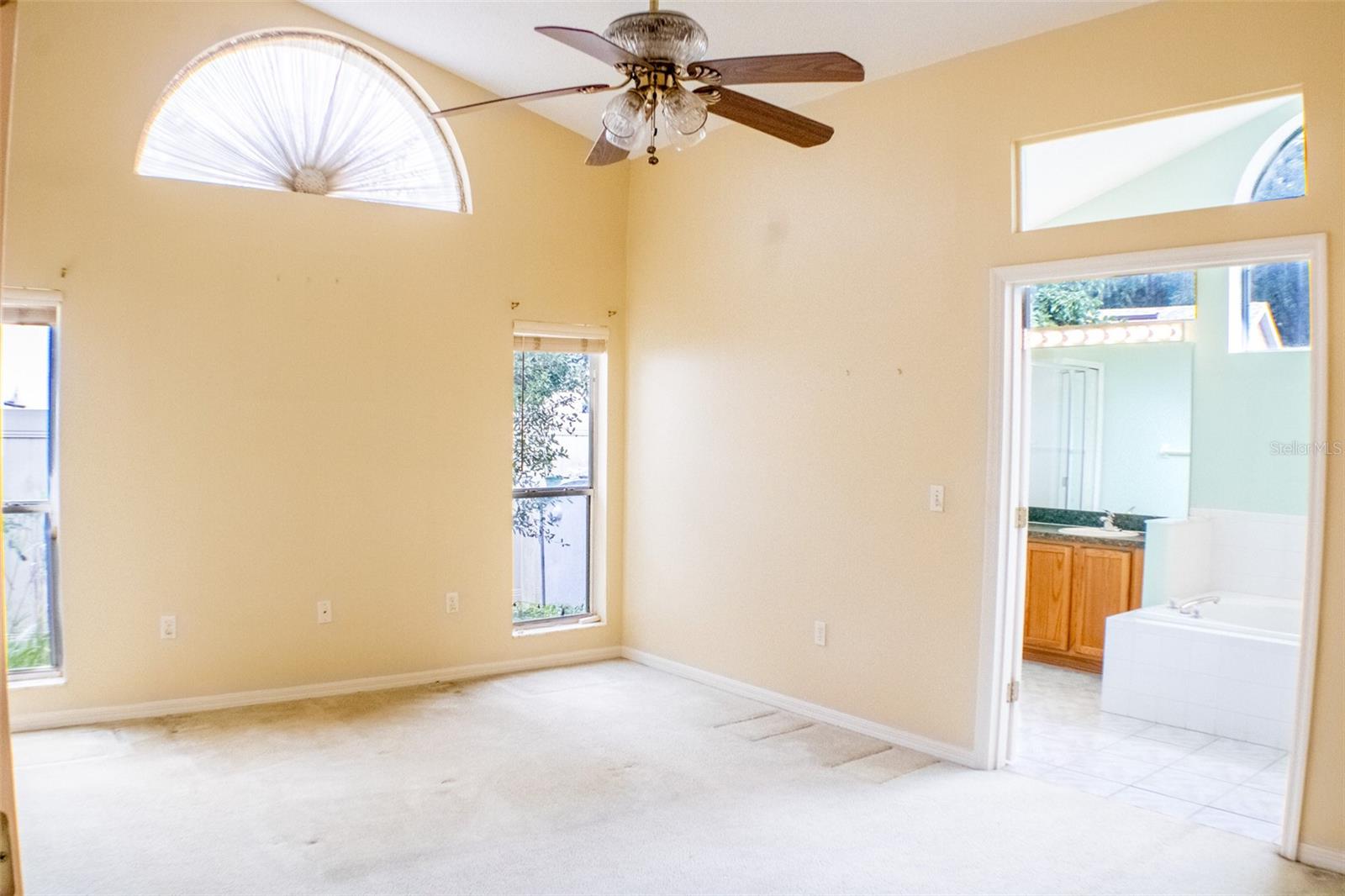 Image 18 of 33 For 601 Shady Point Way