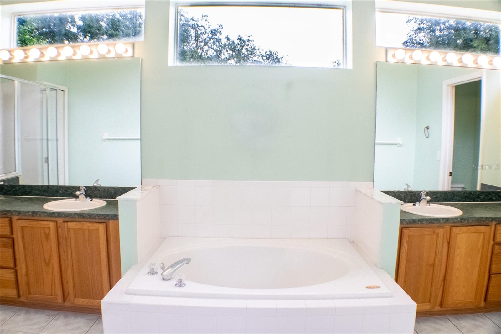 Image 20 of 33 For 601 Shady Point Way