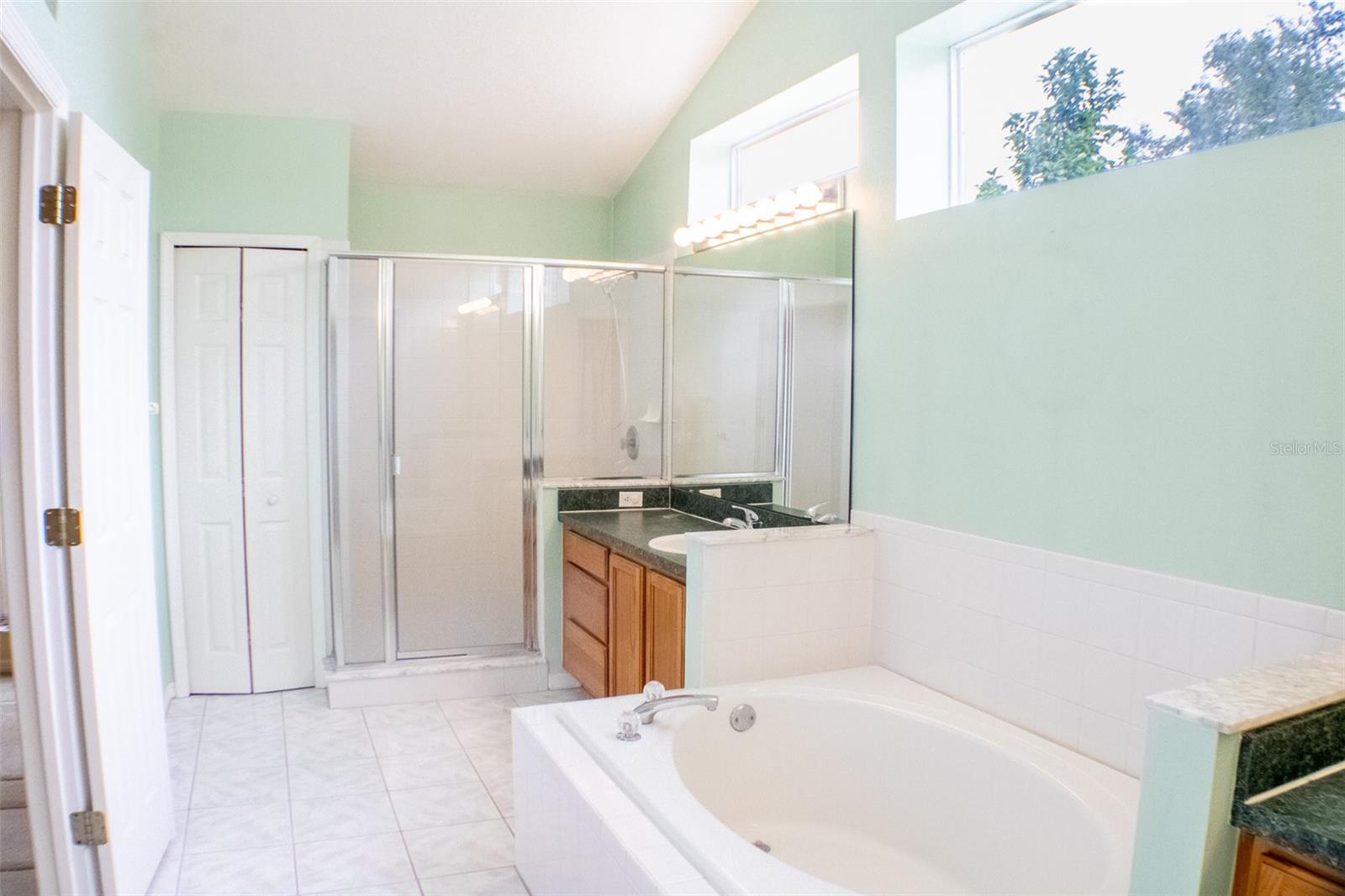 Image 21 of 33 For 601 Shady Point Way