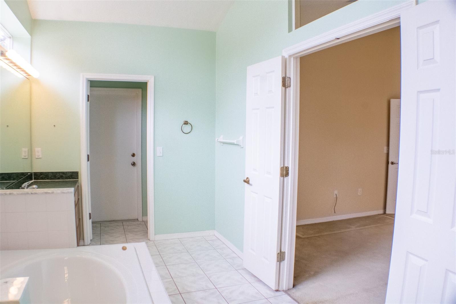 Image 22 of 33 For 601 Shady Point Way