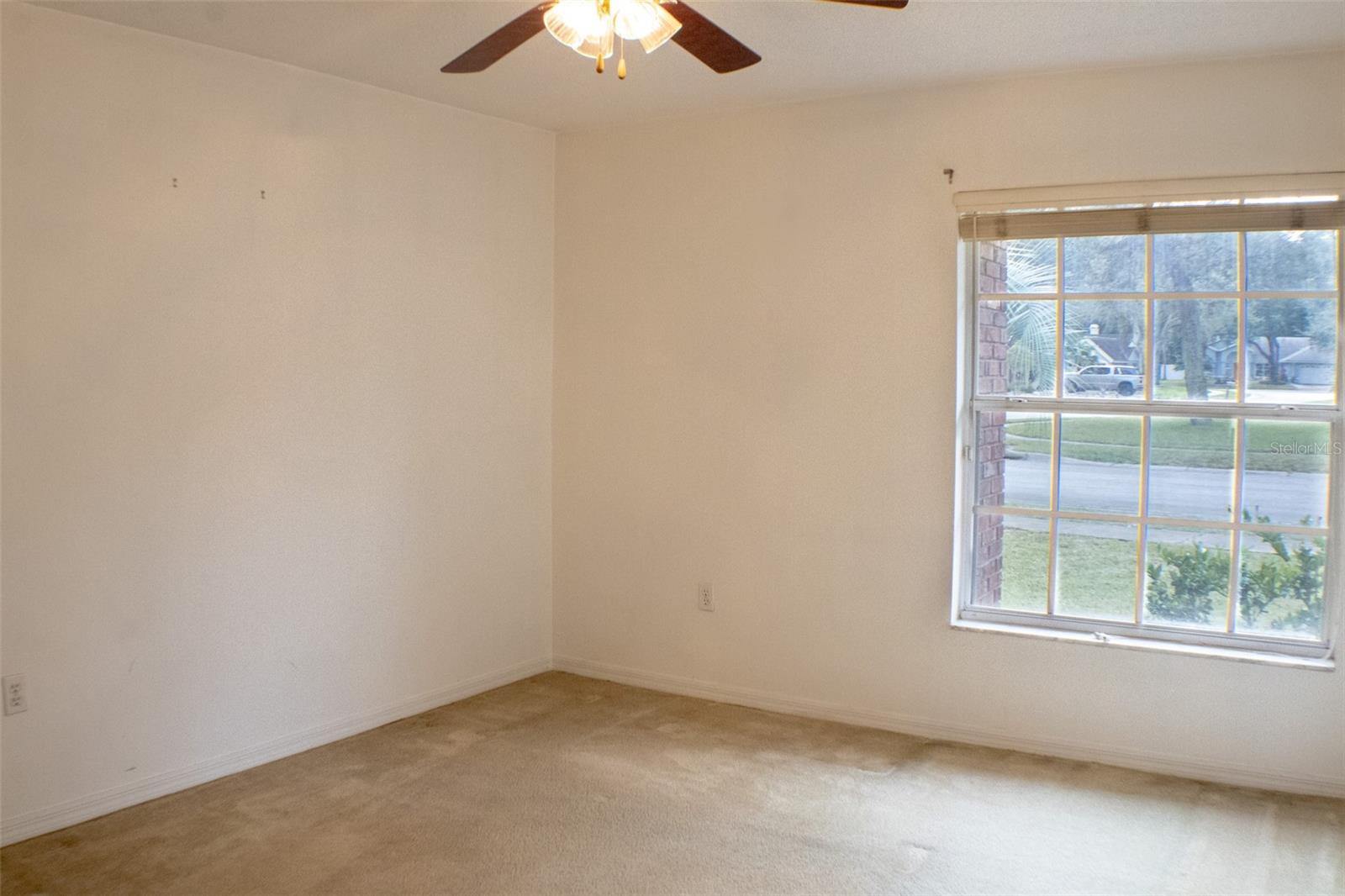 Image 24 of 33 For 601 Shady Point Way