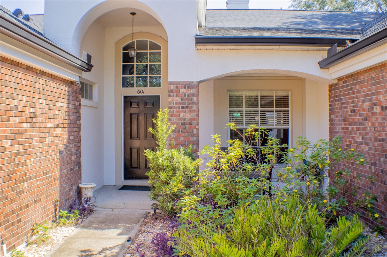 Image 4 of 33 For 601 Shady Point Way