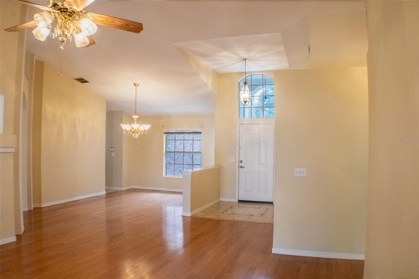 Image 9 of 33 For 601 Shady Point Way