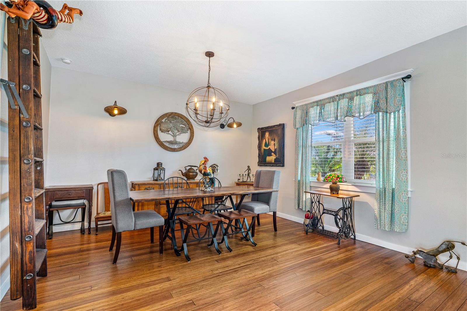 Image 11 of 53 For 432 Palm Avenue