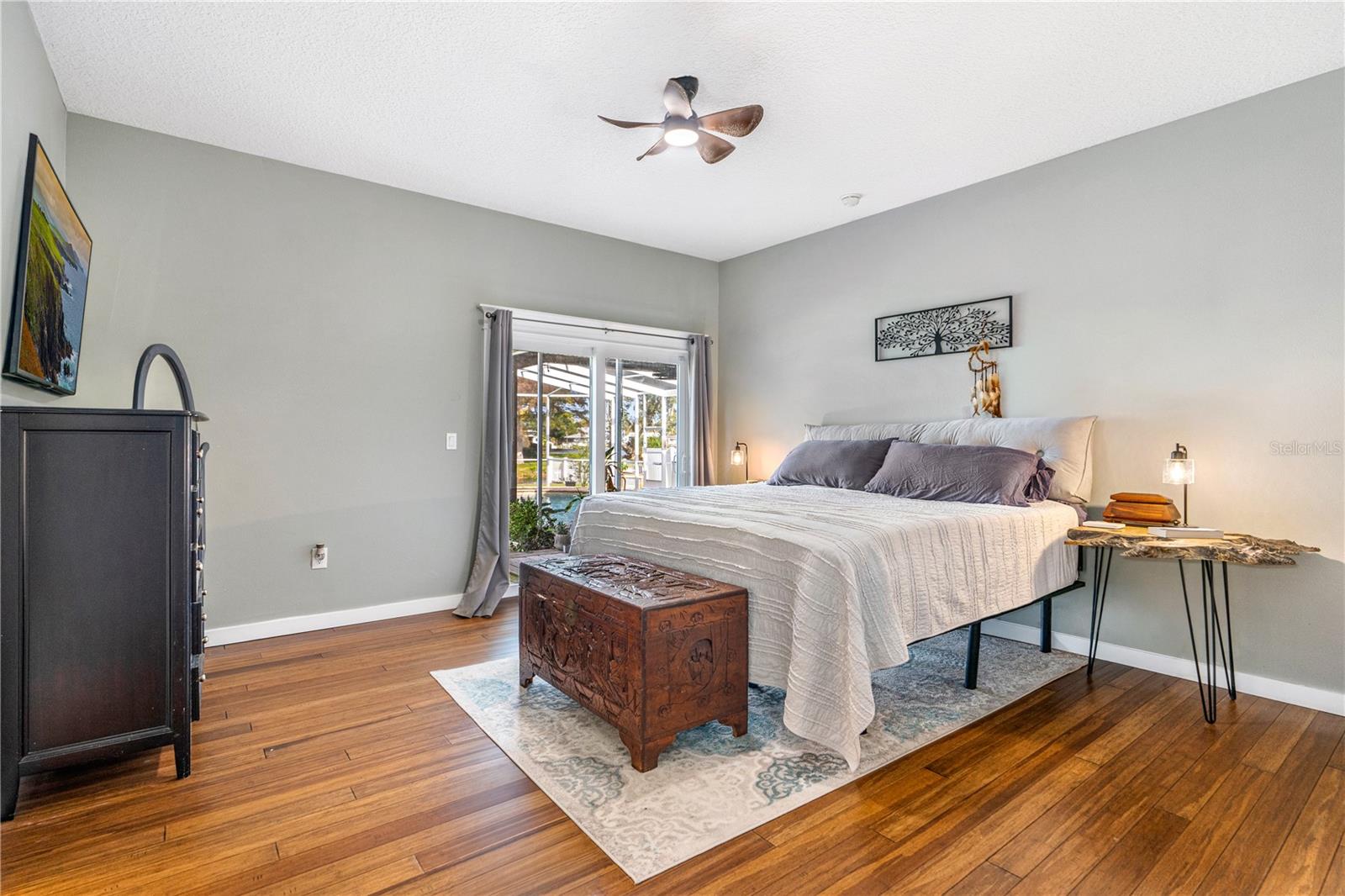 Image 24 of 53 For 432 Palm Avenue