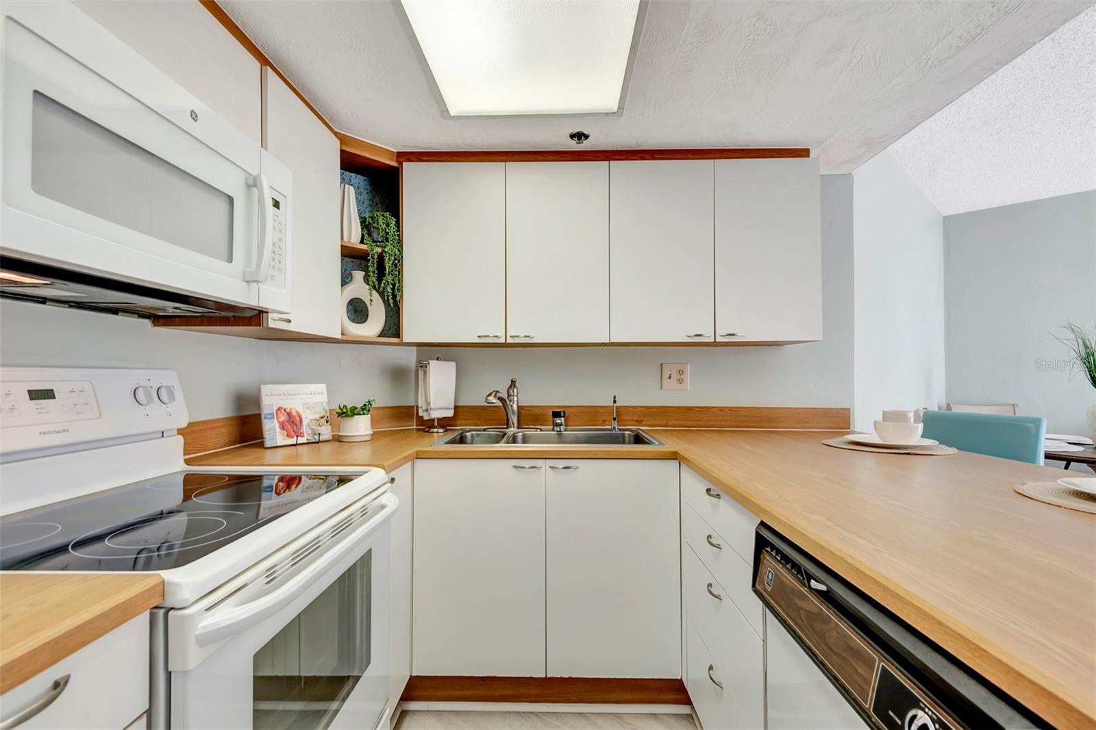 Image 12 of 44 For 3013 Atlantic Avenue 803