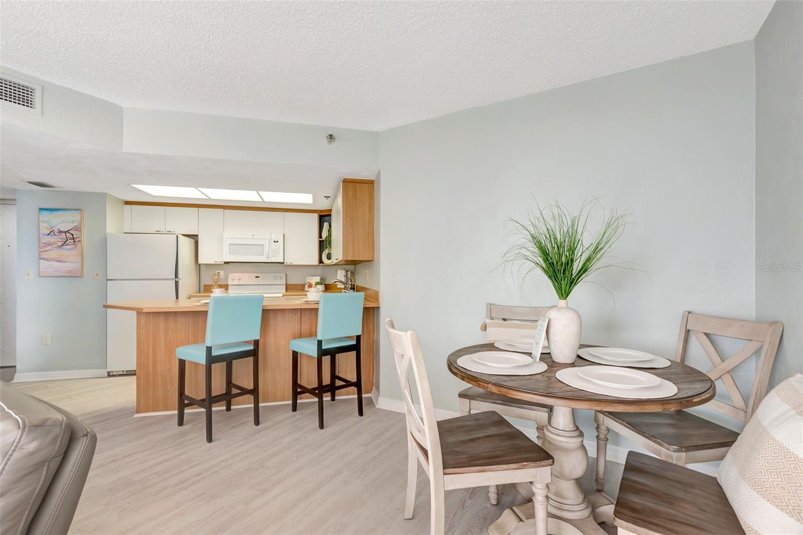 Image 7 of 44 For 3013 Atlantic Avenue 803