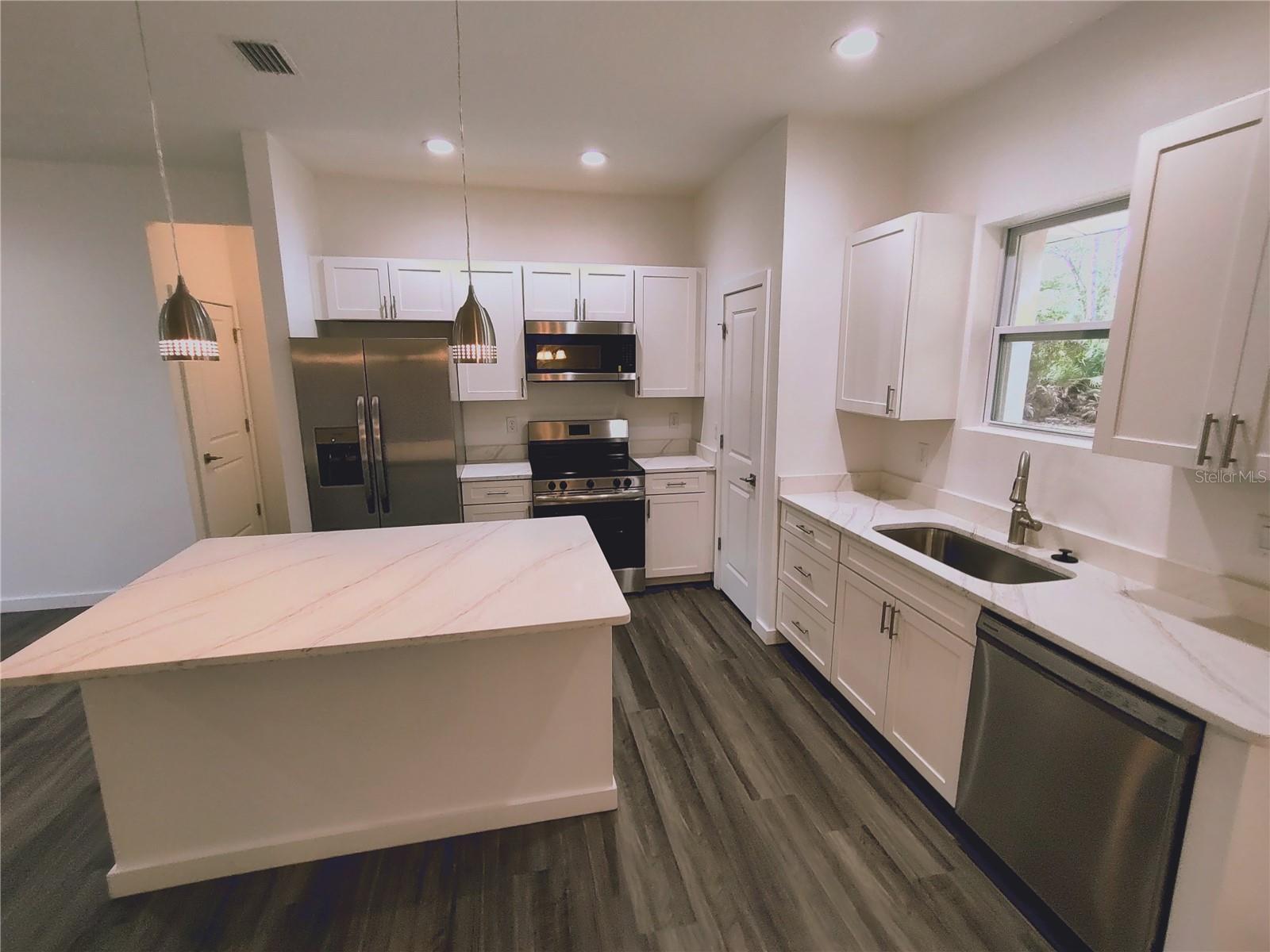 Image 6 of 15 For 1556 9th Avenue