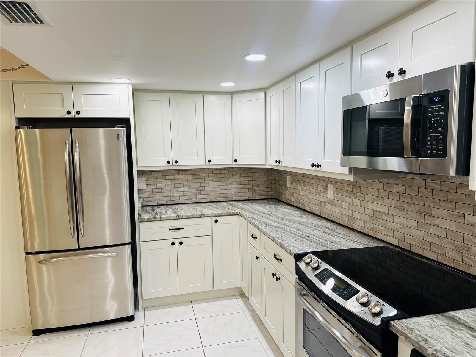 Image 13 of 21 For 2101 Atlantic Avenue 220