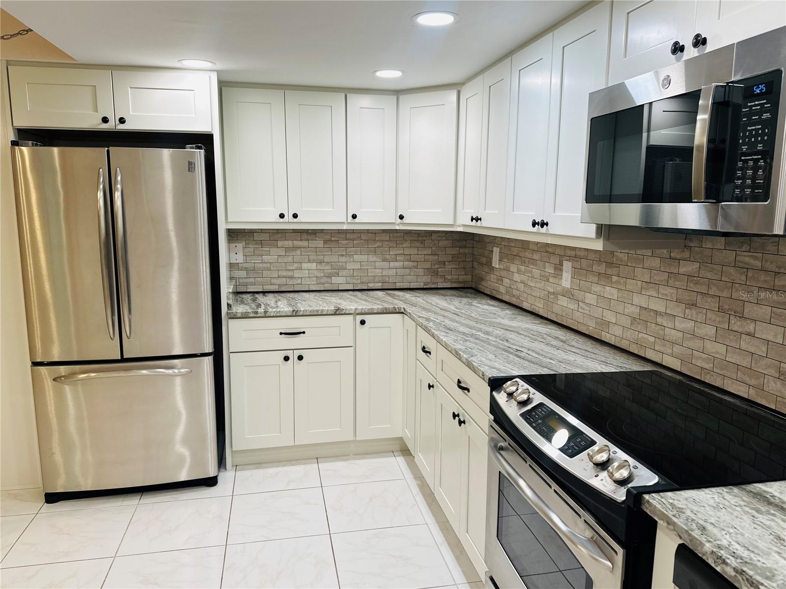 Image 5 of 21 For 2101 Atlantic Avenue 220