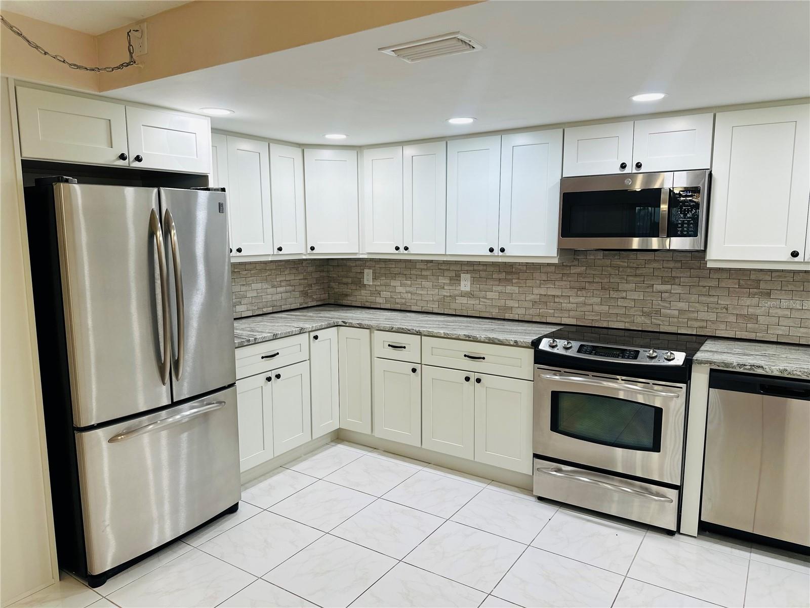 Image 7 of 21 For 2101 Atlantic Avenue 220