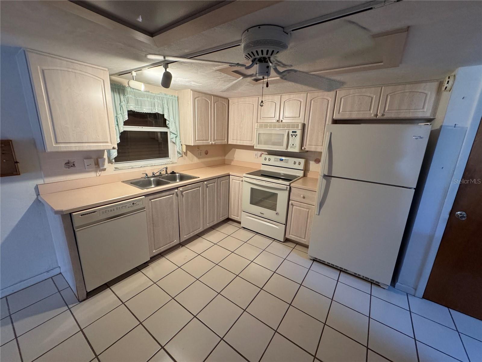 Image 5 of 23 For 202 North Street