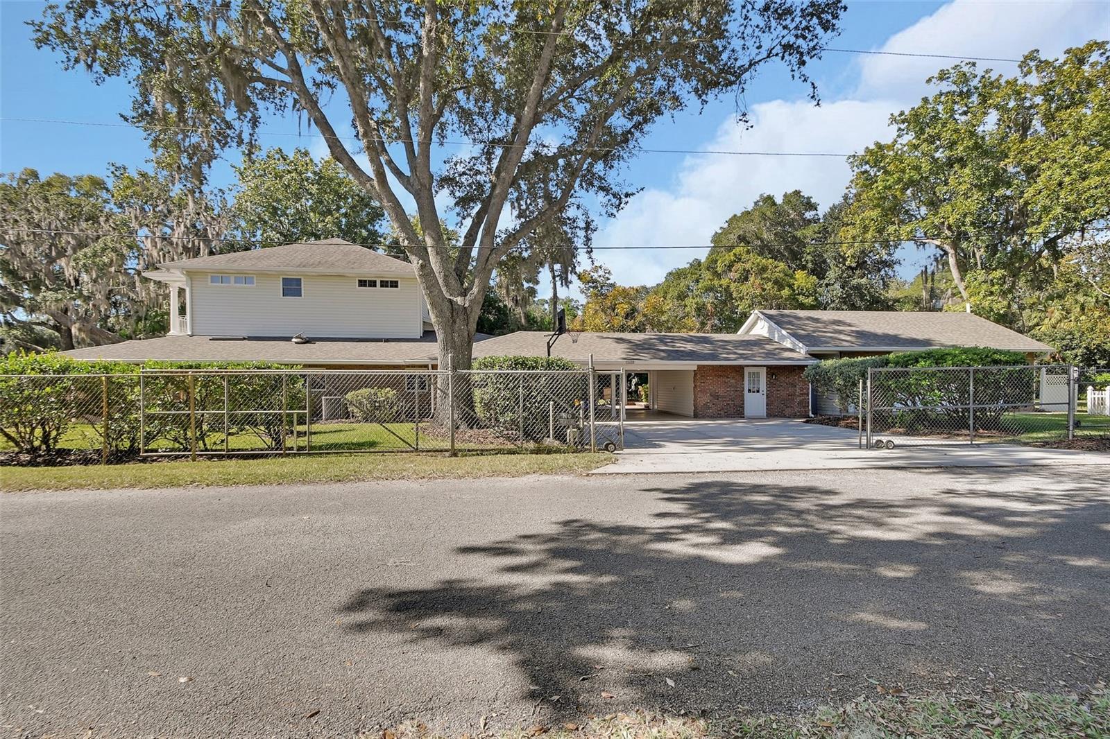 Image 50 of 61 For 150 Lake Winnemissett Drive