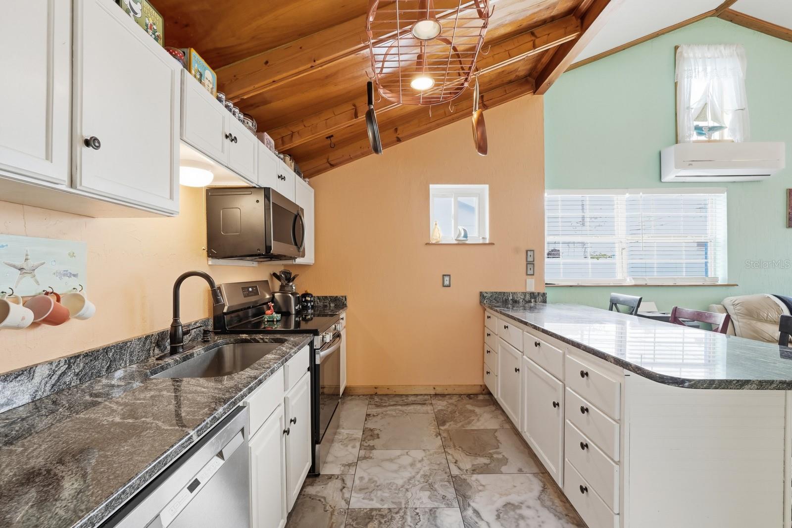 Image 13 of 52 For 318 Eastwood Lane