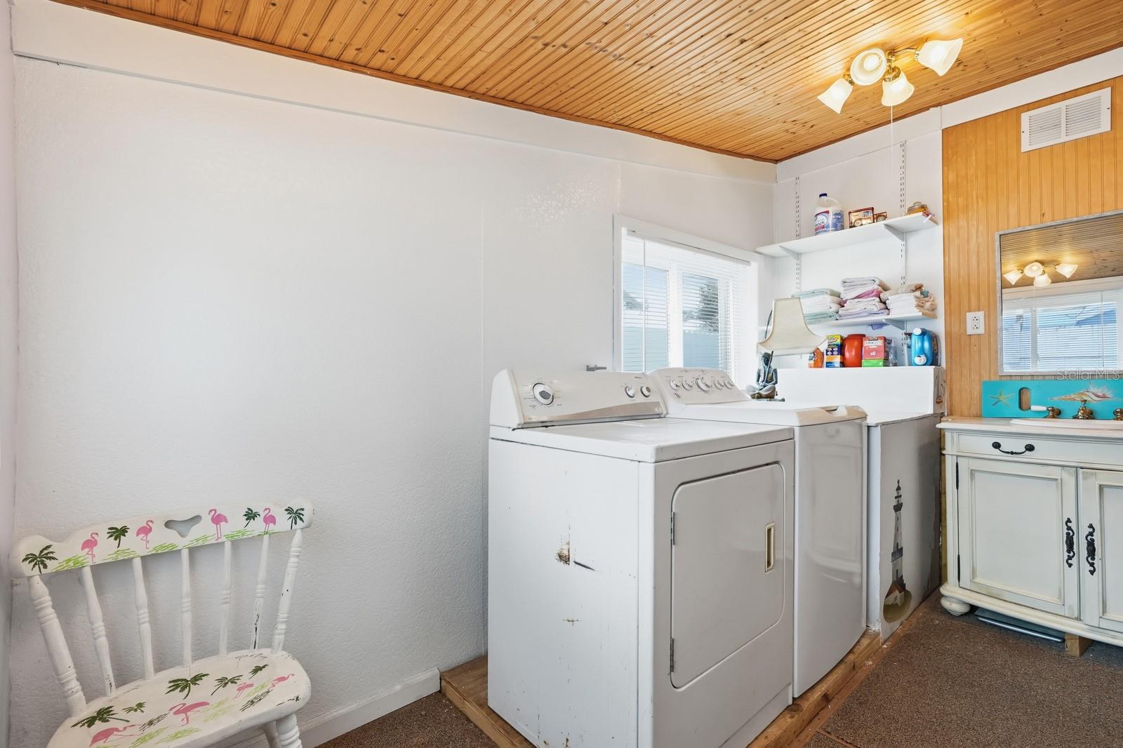 Image 24 of 52 For 318 Eastwood Lane