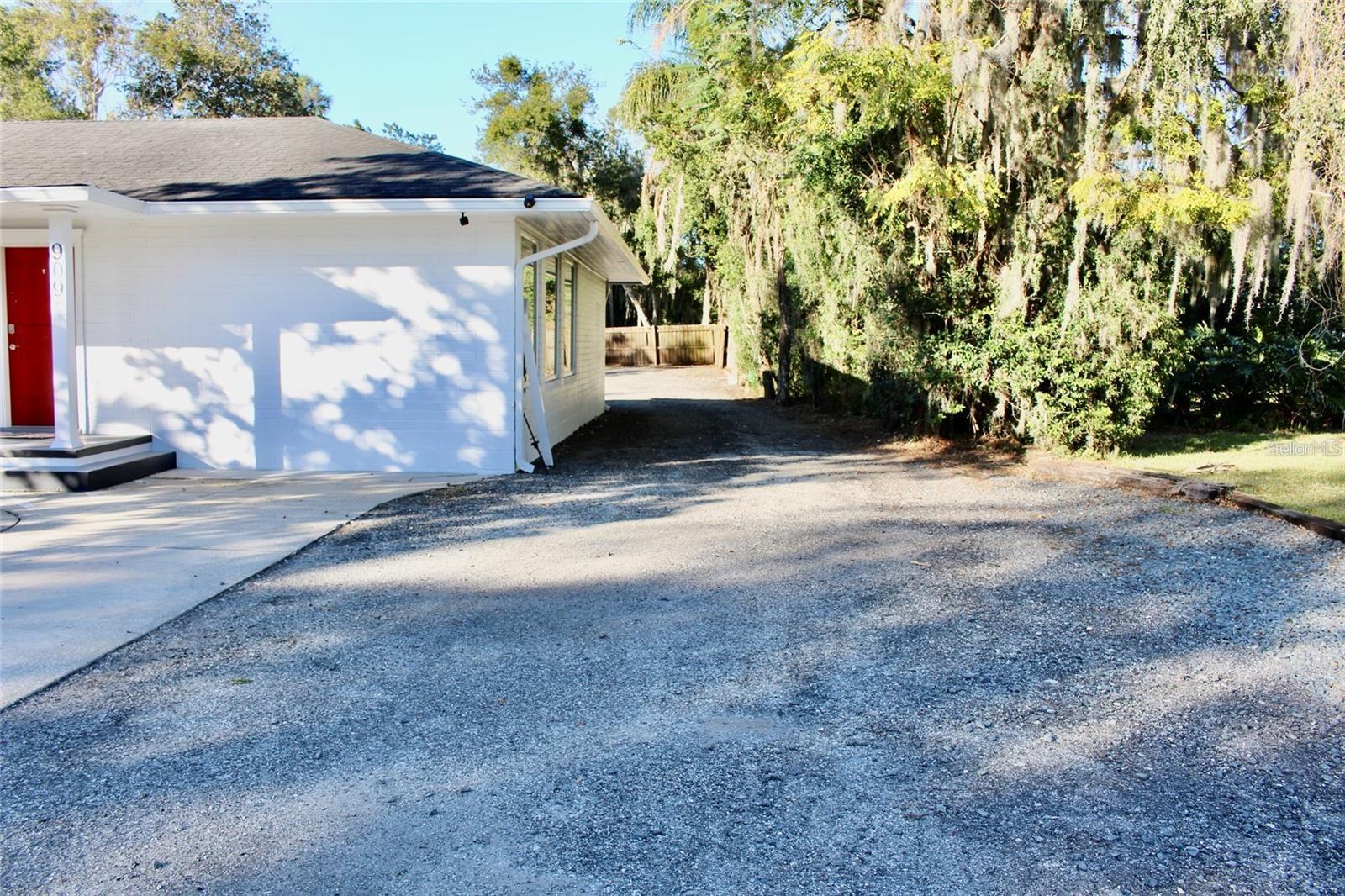 Image 3 of 12 For 909 New York Avenue