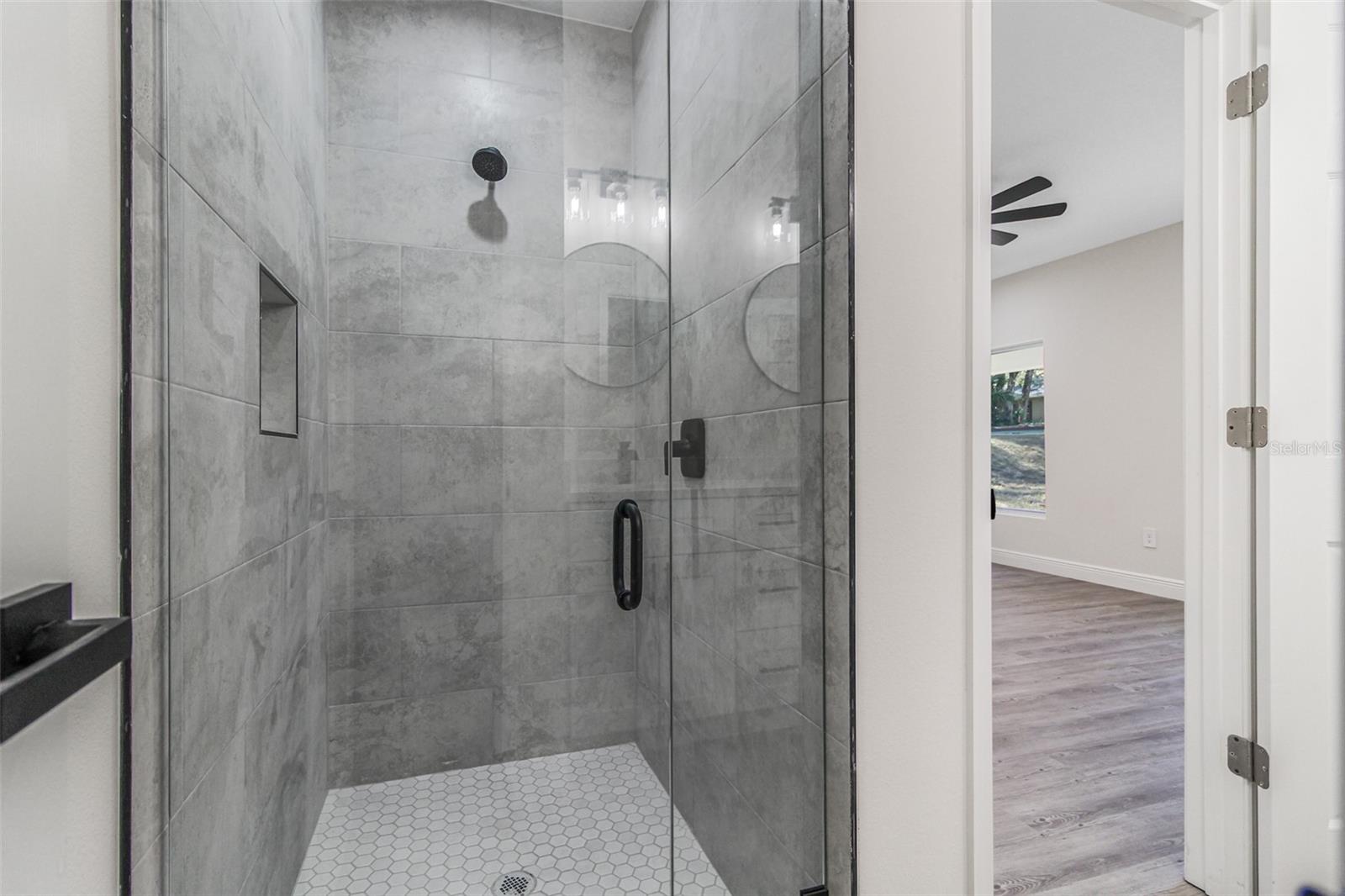 Image 11 of 23 For 406 Ruby Avenue