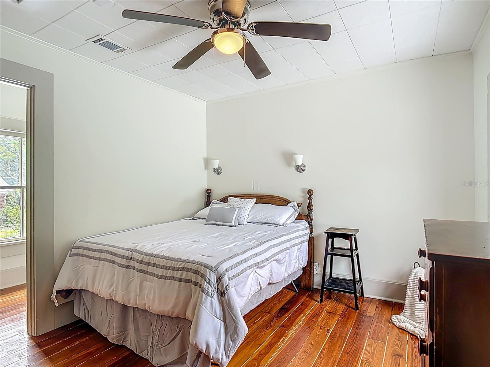 Image 19 of 40 For 601 Adelle Avenue