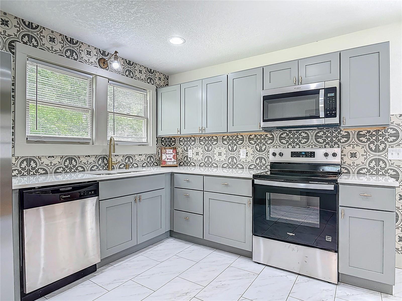 Image 4 of 40 For 601 Adelle Avenue