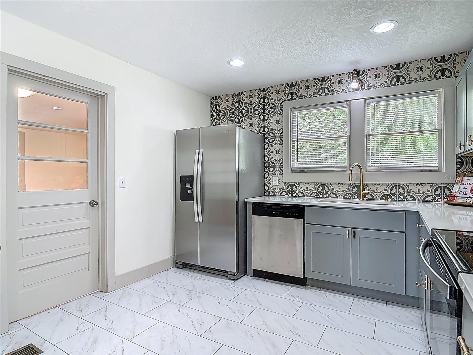 Image 5 of 40 For 601 Adelle Avenue