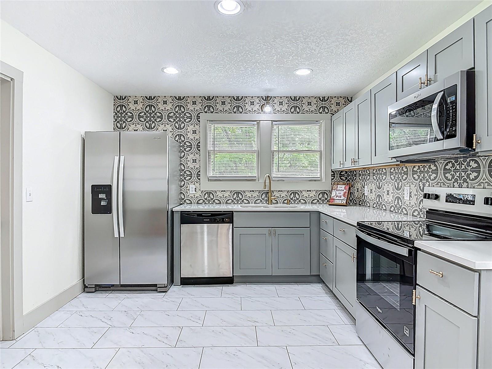 Image 6 of 40 For 601 Adelle Avenue