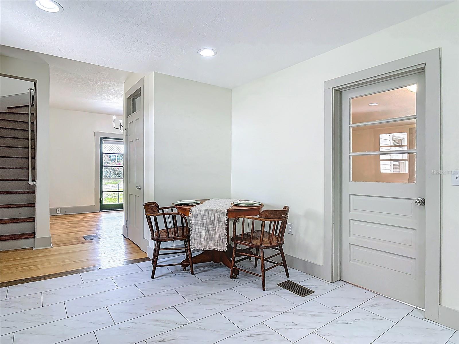 Image 8 of 40 For 601 Adelle Avenue