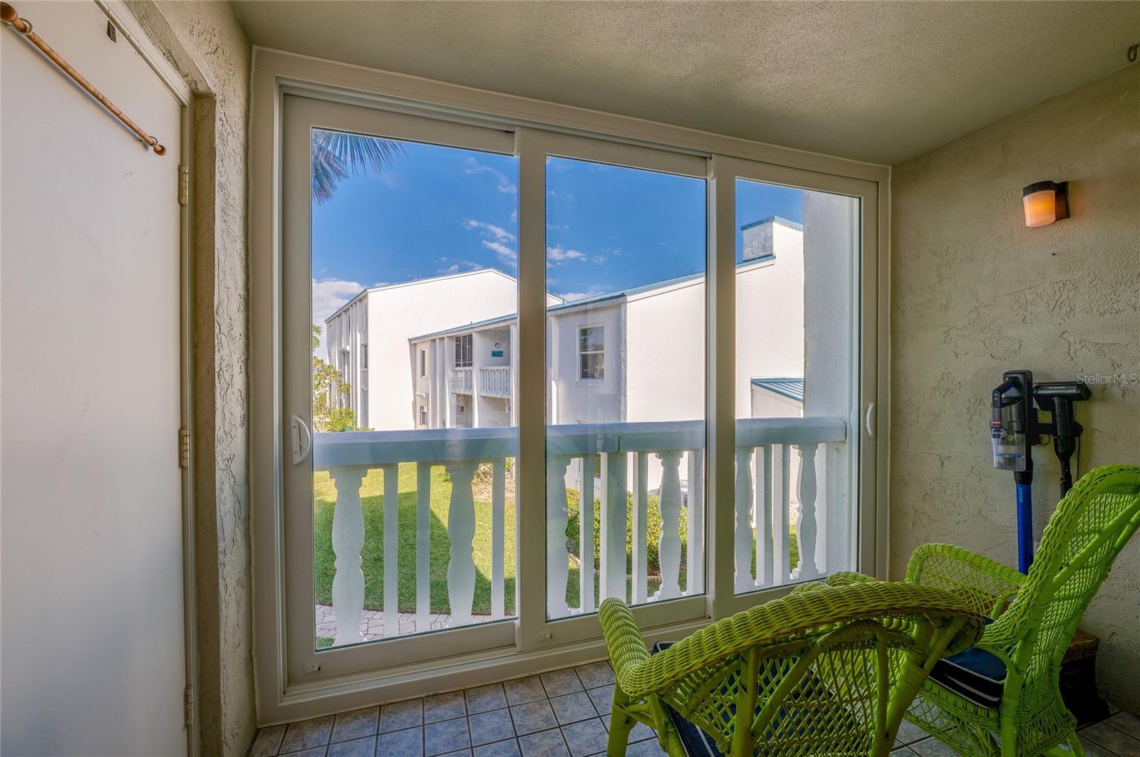 Image 11 of 42 For 4590 Atlantic Avenue 263a