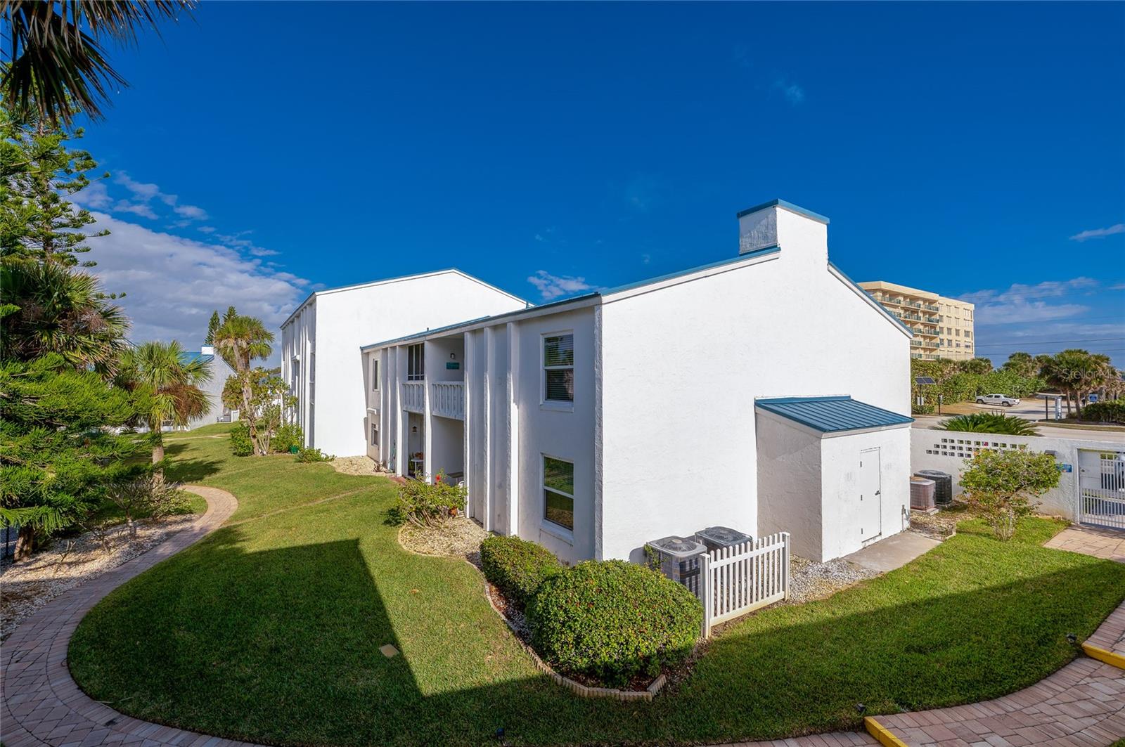 Image 29 of 42 For 4590 Atlantic Avenue 263a