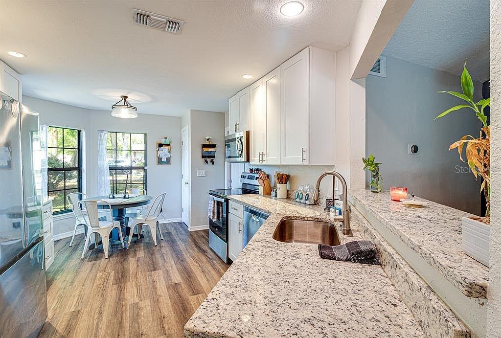 Image 10 of 28 For 5401 Lighthouse Road