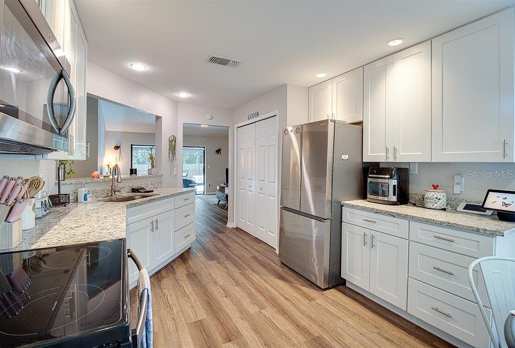 Image 13 of 28 For 5401 Lighthouse Road