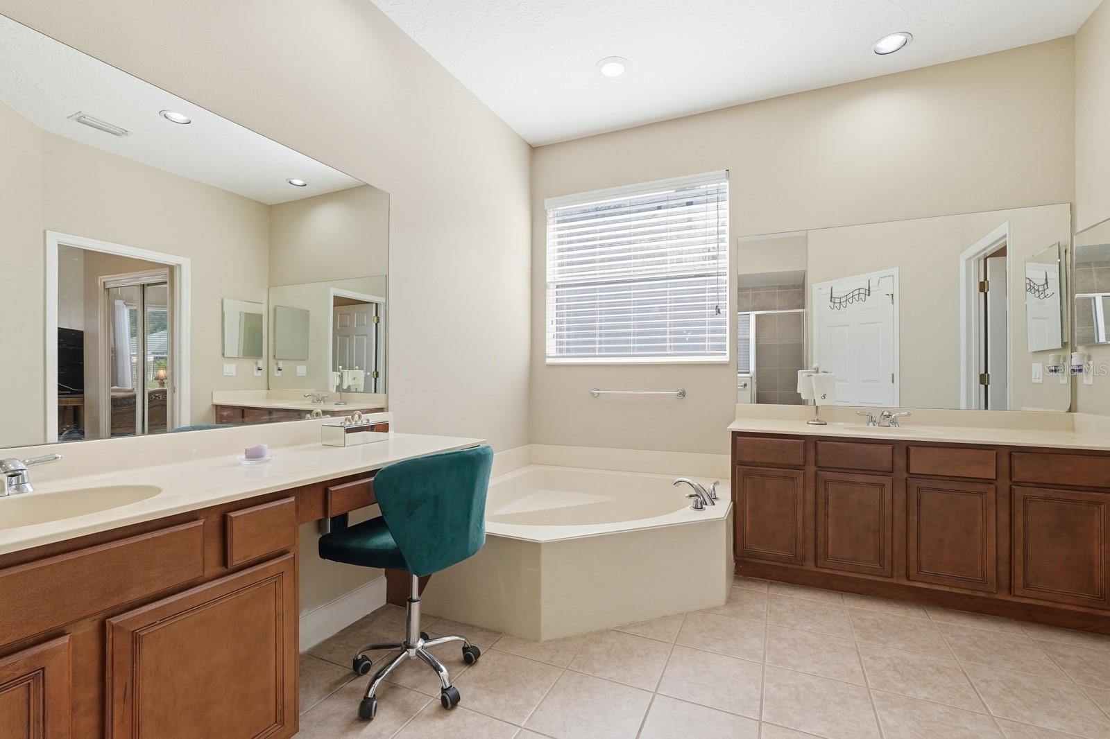 Image 25 of 53 For 208 Crystal Ridge Rd.