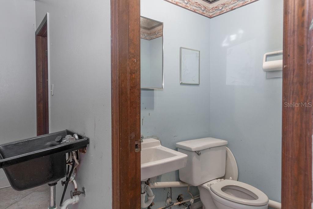 Image 11 of 14 For 1103 Woodland Boulevard