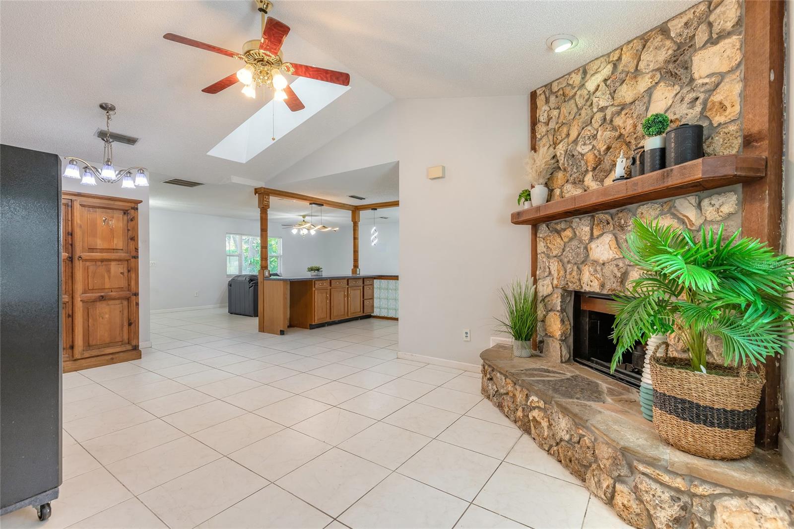 Image 13 of 49 For 5560 Trail Side Drive