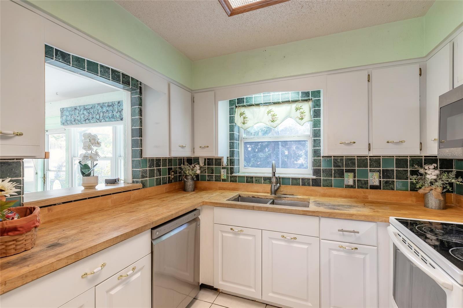 Image 20 of 49 For 5560 Trail Side Drive