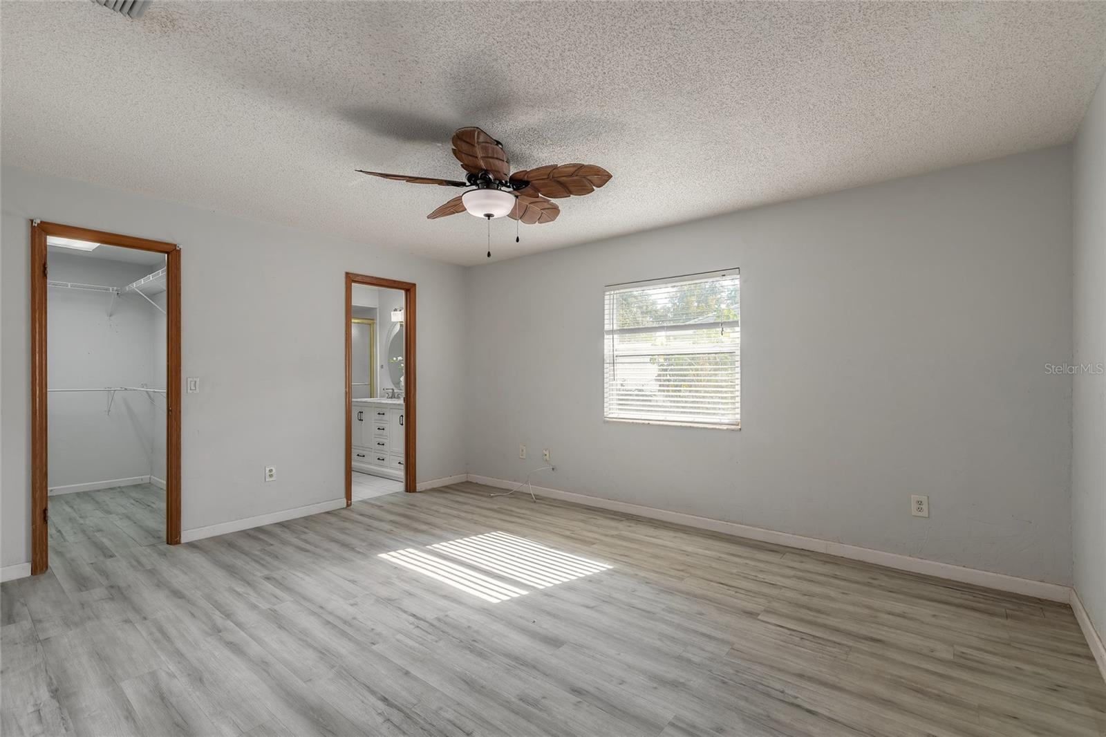 Image 22 of 49 For 5560 Trail Side Drive