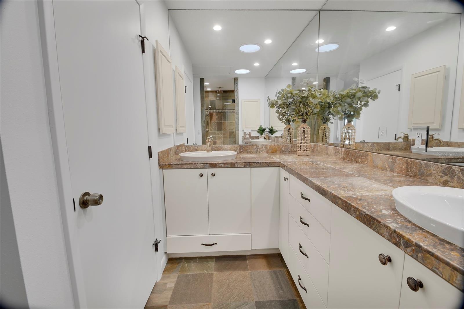 Image 28 of 68 For 116 Oakmont Lane