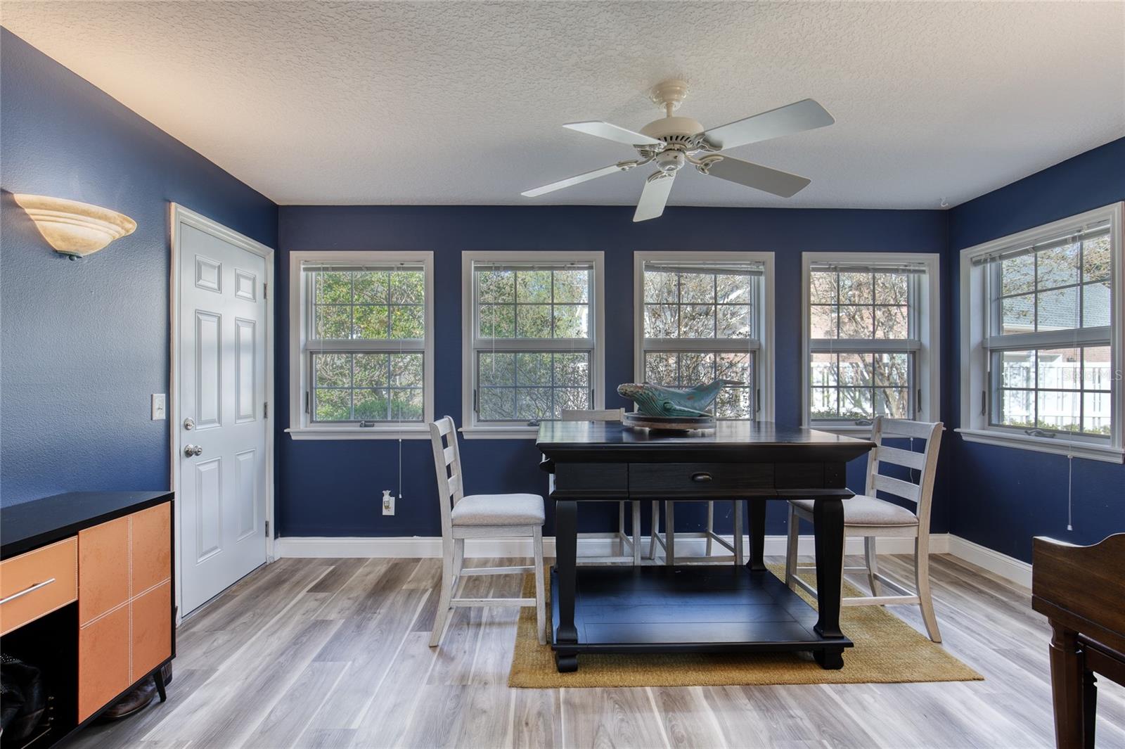 Image 17 of 73 For 14 Foxfords Chase