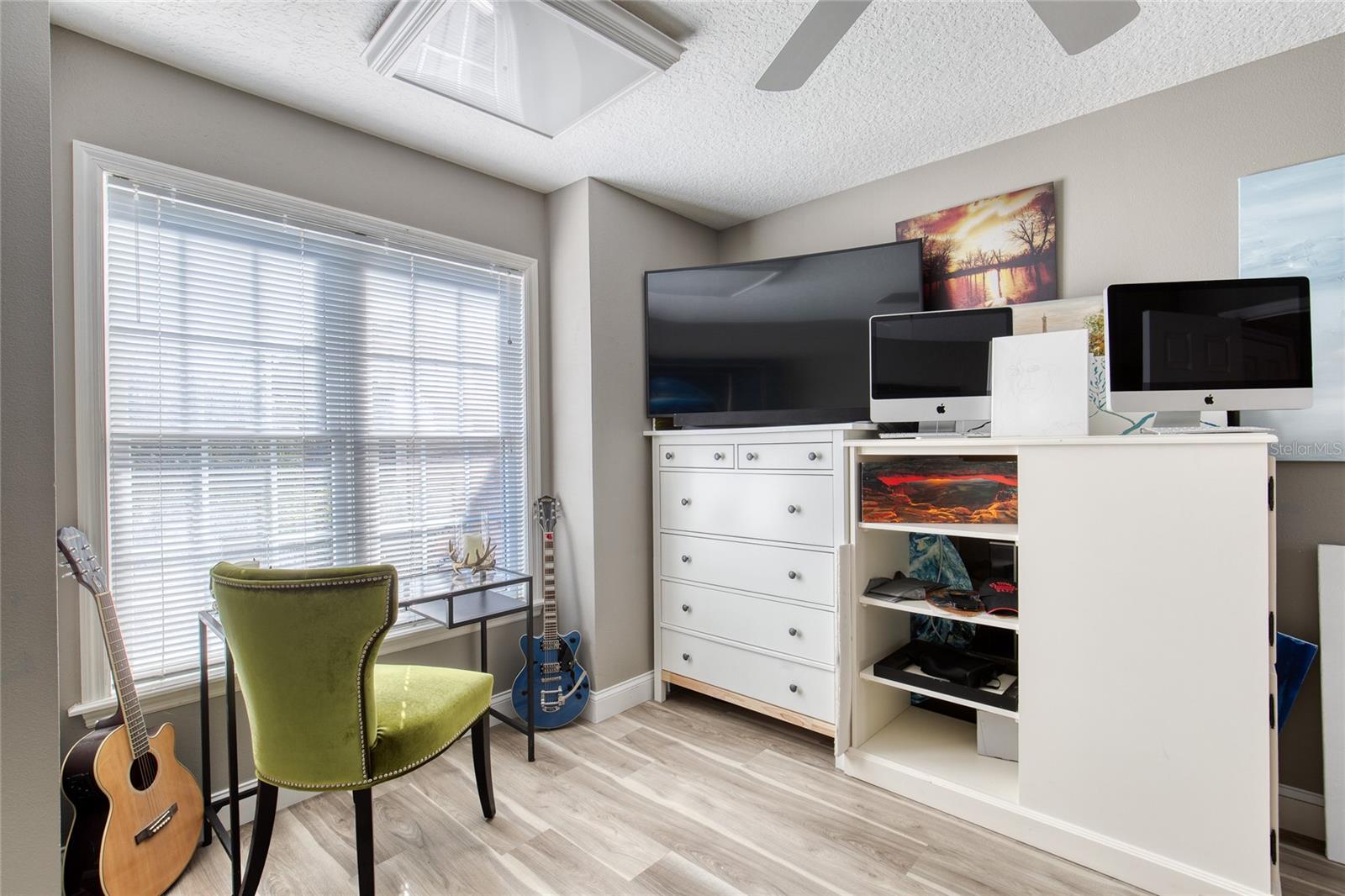 Image 33 of 73 For 14 Foxfords Chase