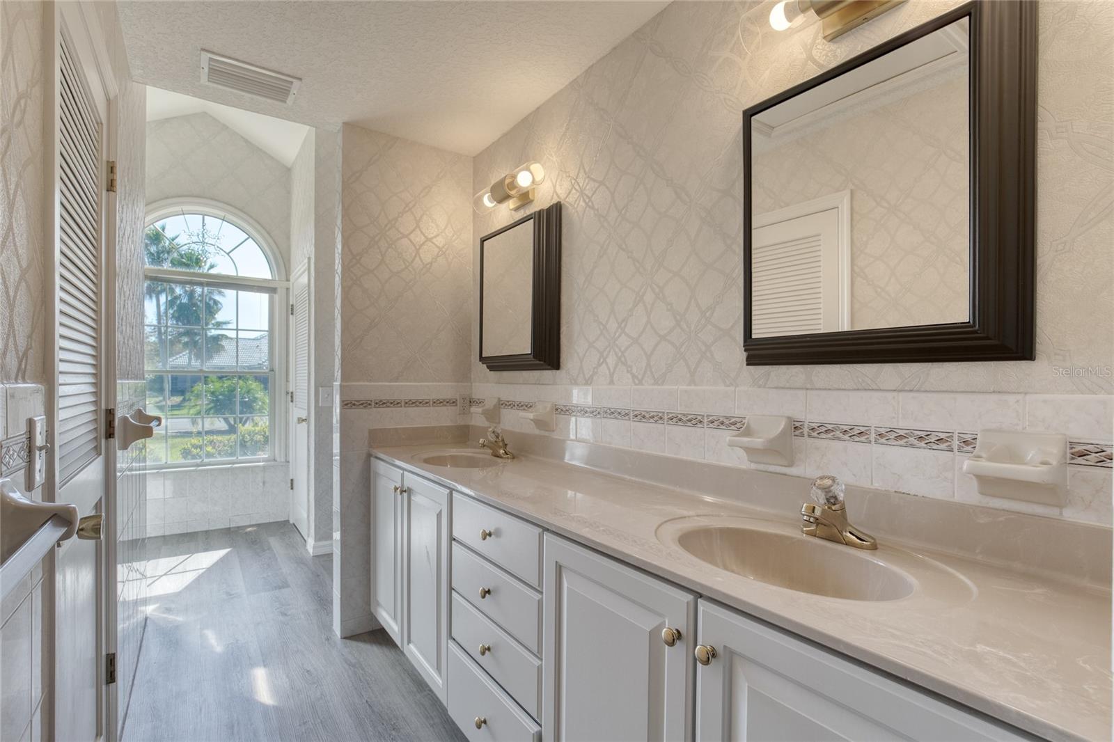 Image 37 of 73 For 14 Foxfords Chase