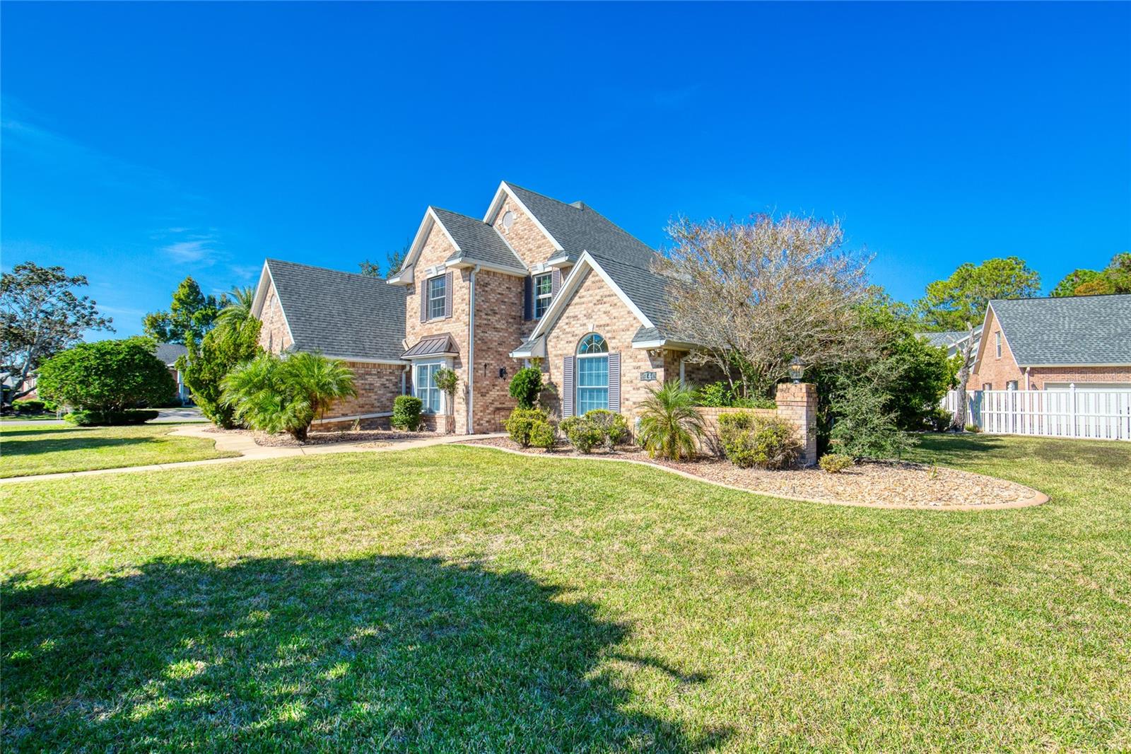 Image 5 of 73 For 14 Foxfords Chase