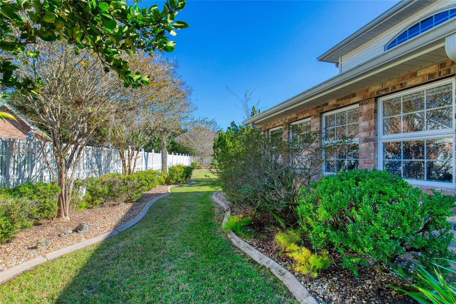 Image 52 of 73 For 14 Foxfords Chase