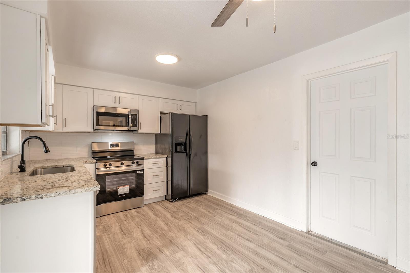 Image 11 of 35 For 1316 Point Court