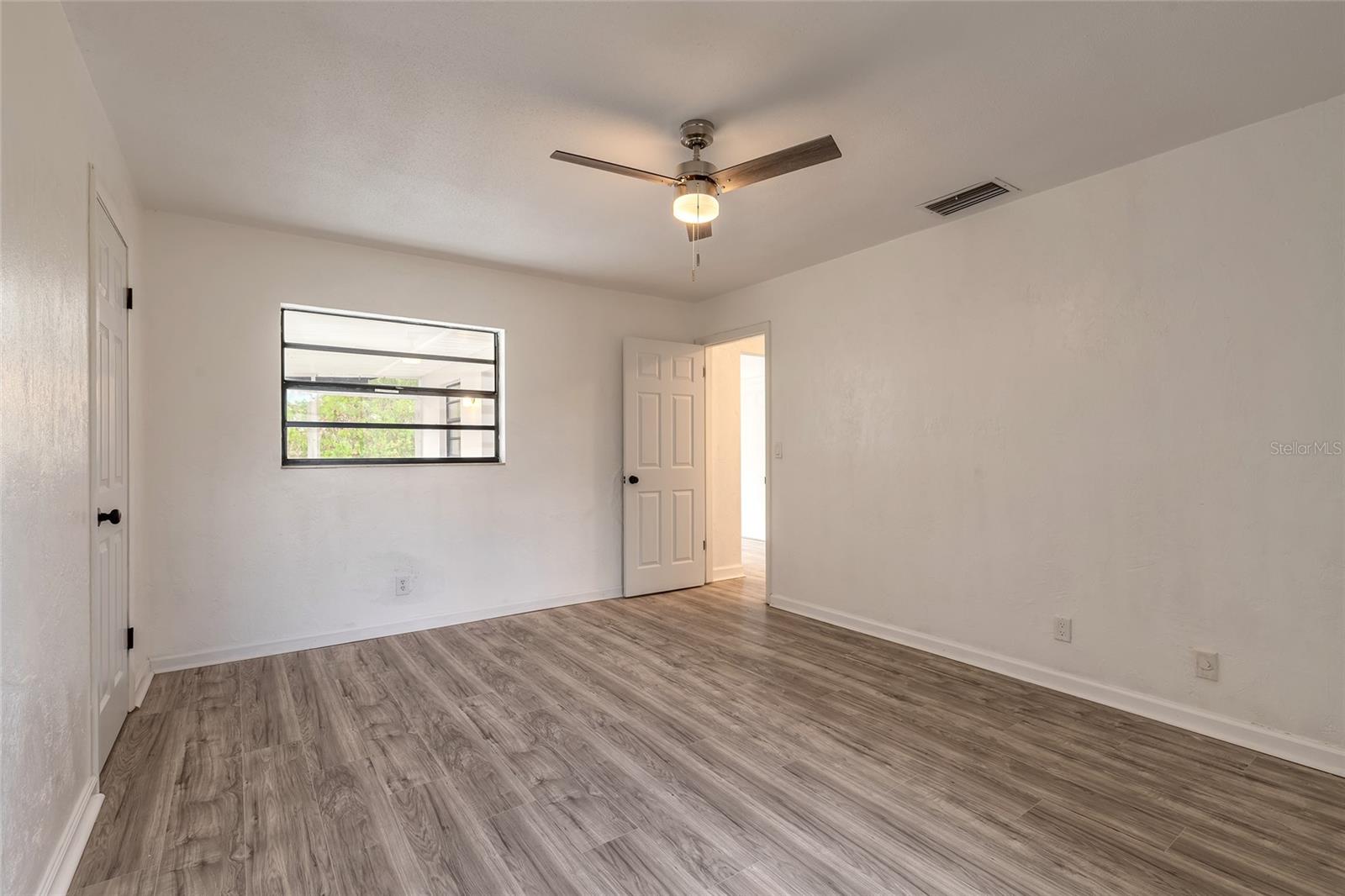 Image 18 of 35 For 1316 Point Court