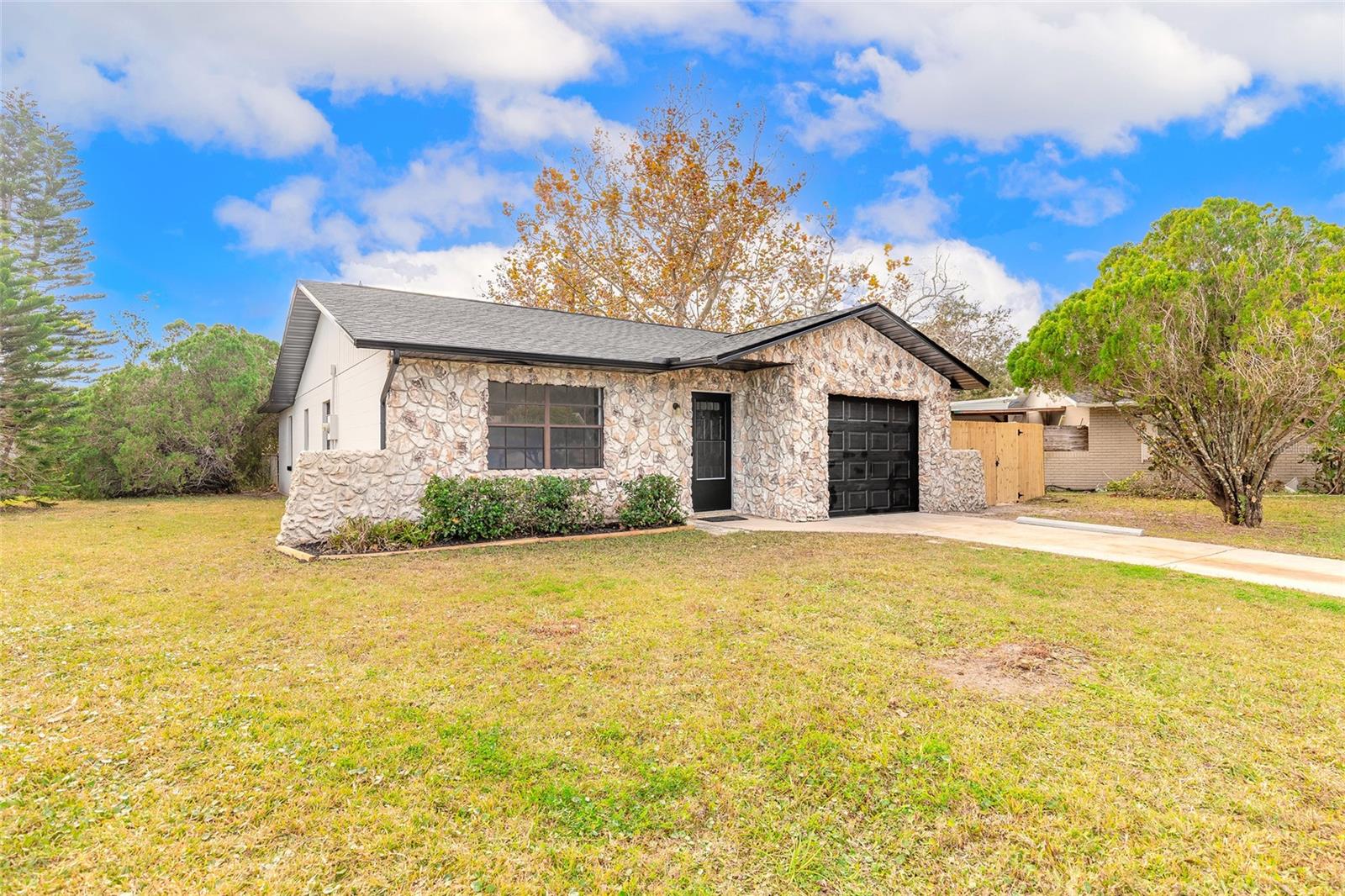 Image 2 of 35 For 1316 Point Court