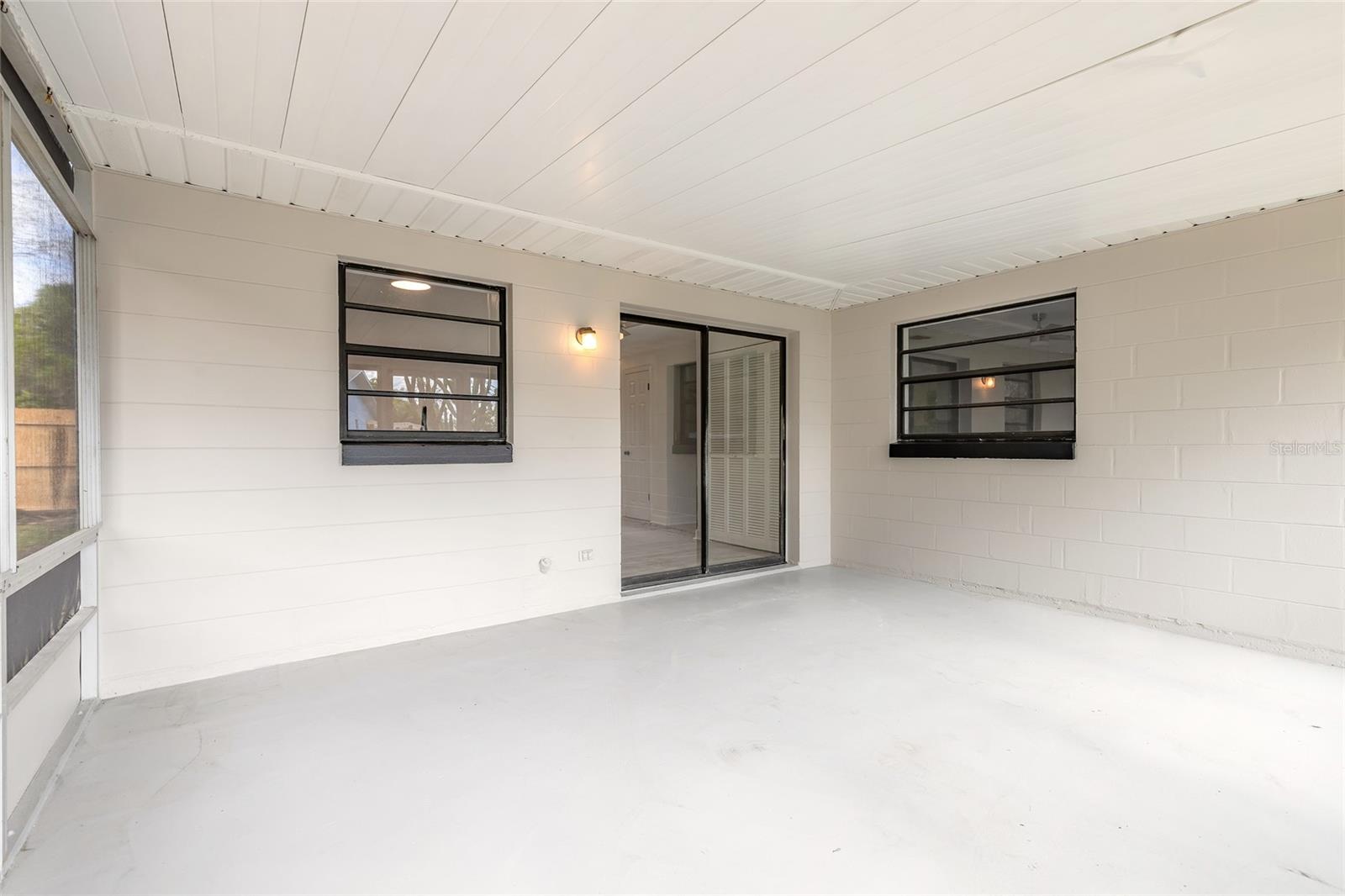 Image 22 of 35 For 1316 Point Court